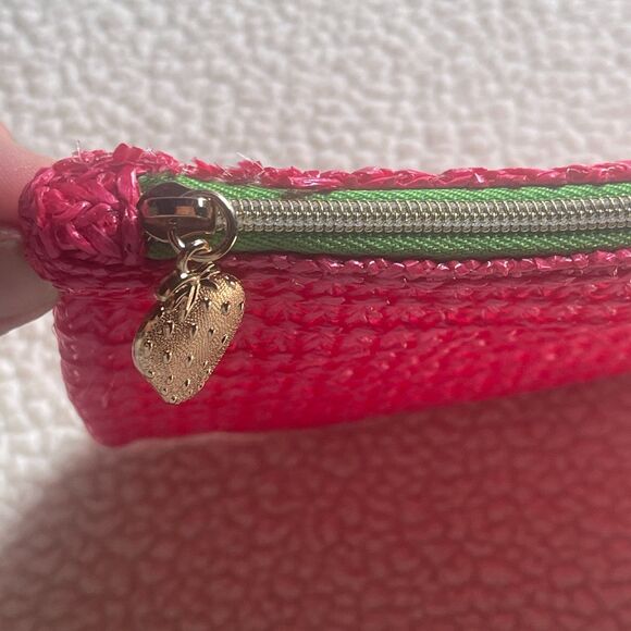 RARE Ipsy Glam Bag –March 2025 – Strawberry-Inspired Faux Straw Pouch with Charm - Picture 5 of 7